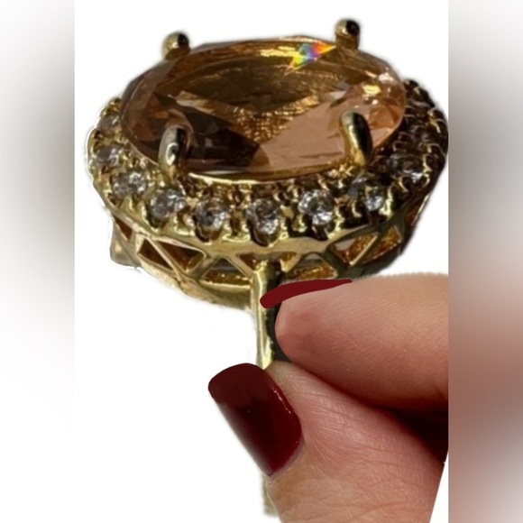 Elegant Gold Oval Halo Ring with Central Peach Gemstone - Picture 3 of 3